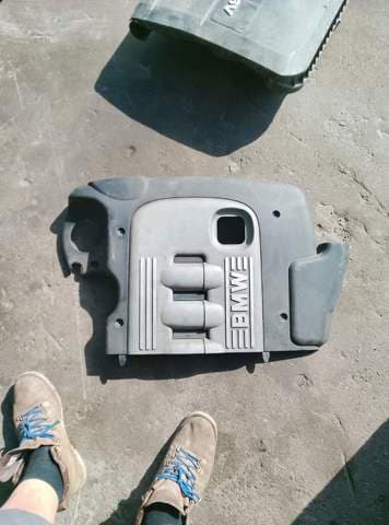 Кришка двигуна декоративна