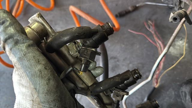 Регулятор давления топлива в топливной рейке