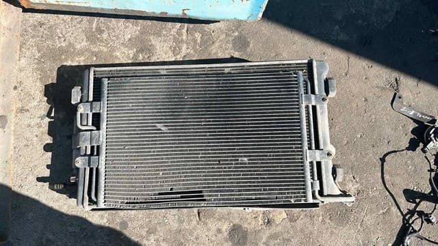 Радиатор охлаждения двигателя