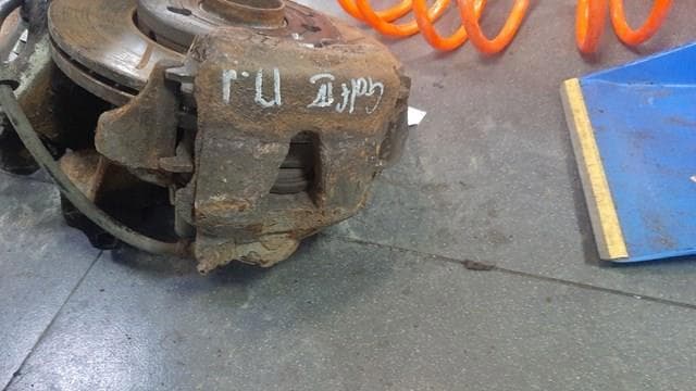 Суппорт тормозной передний левый