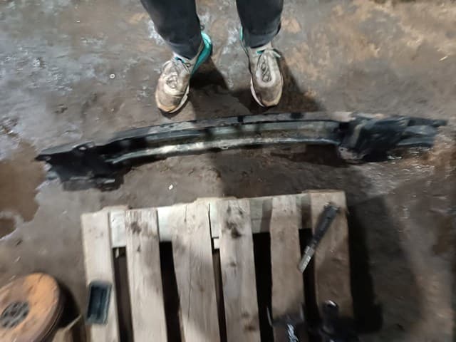 Усилитель бампера переднего