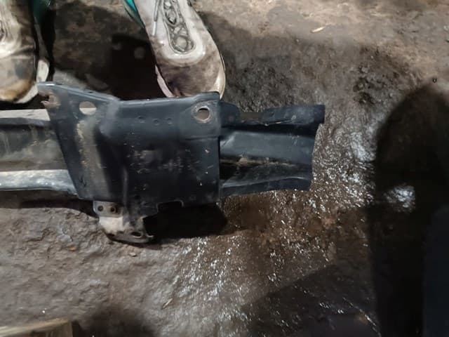 Усилитель бампера переднего