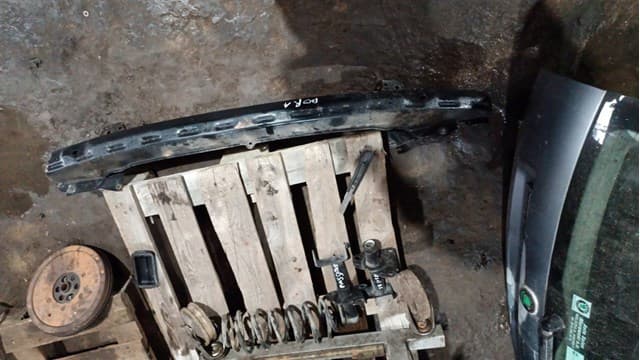 Усилитель бампера переднего