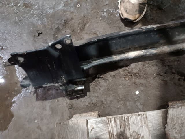 Усилитель бампера переднего