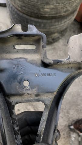 Кронштейн замка капота golf 4