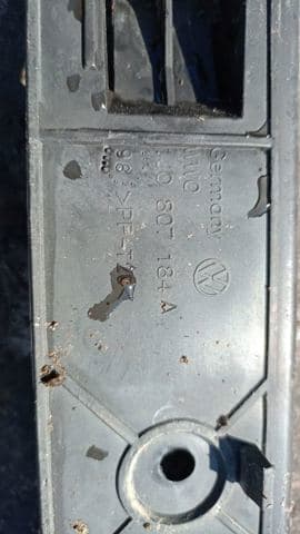 Кронштейн бампера переднього, правий