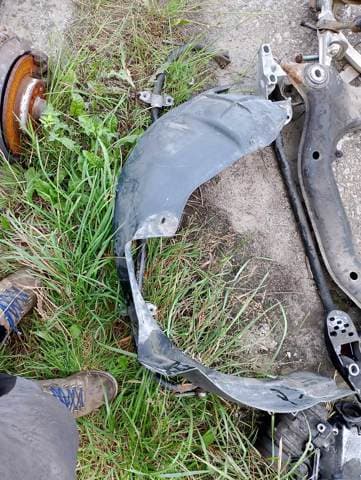 Підкрилок переднього крила, лівий