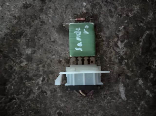 Резистор (опір) пічки, обігрівача салону