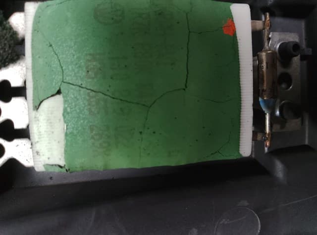 Резистор (опір) пічки, обігрівача салону