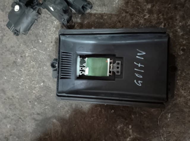 Резистор (опір) пічки, обігрівача салону