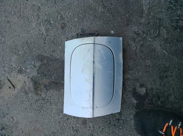 Лючок бензобаку