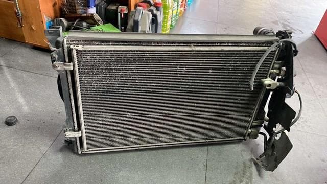 Радиатор охлаждения двигателя