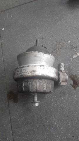 Подушка (опора) двигателя левая