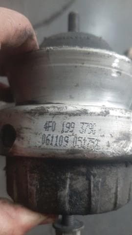 Подушка (опора) двигателя левая