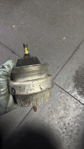 Подушка (опора) двигателя правая