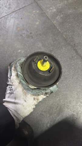 Подушка (опора) двигателя правая