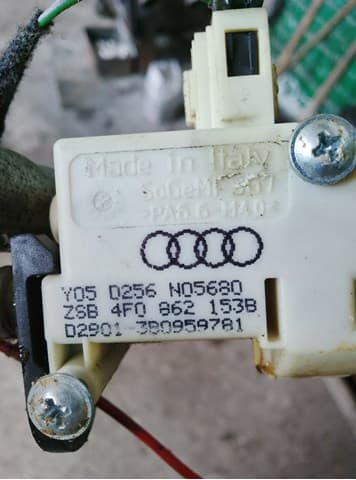 Замок відкривання лючка бензобаку