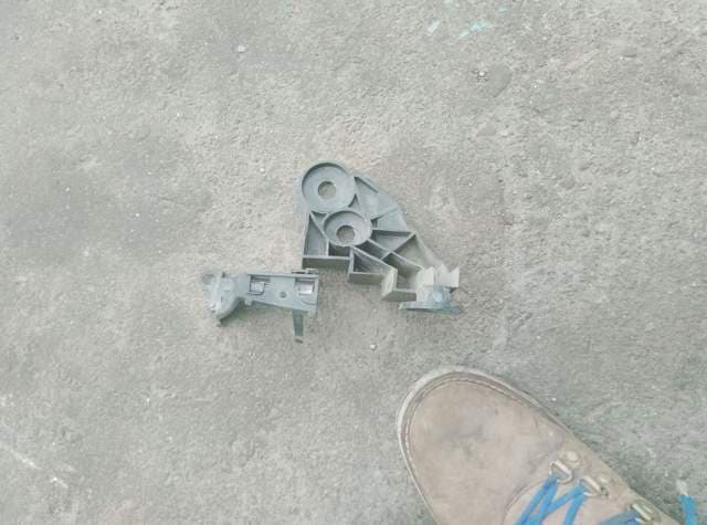 Кронштейн кріплення крила переднього правого, передній