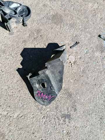 Кронштейн кріплення крила переднього правого, передній