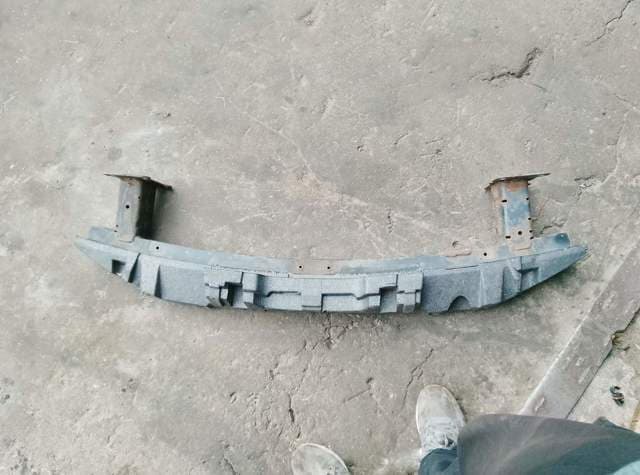 Підсилювач бампера переднього