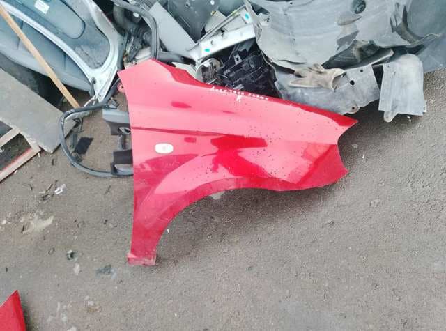 Крило переднє праве