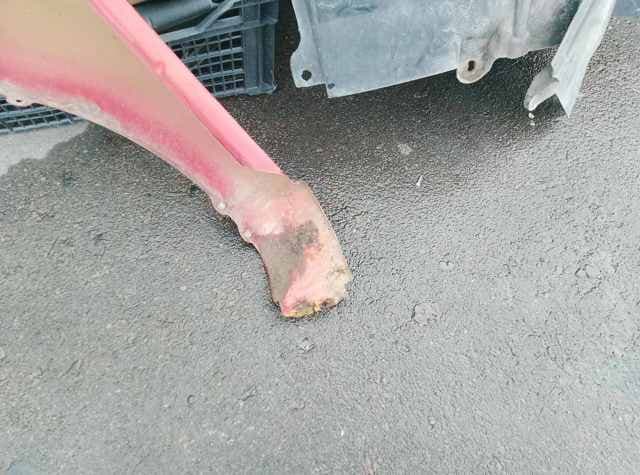 Крило переднє праве