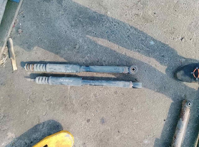 Амортизатор задній